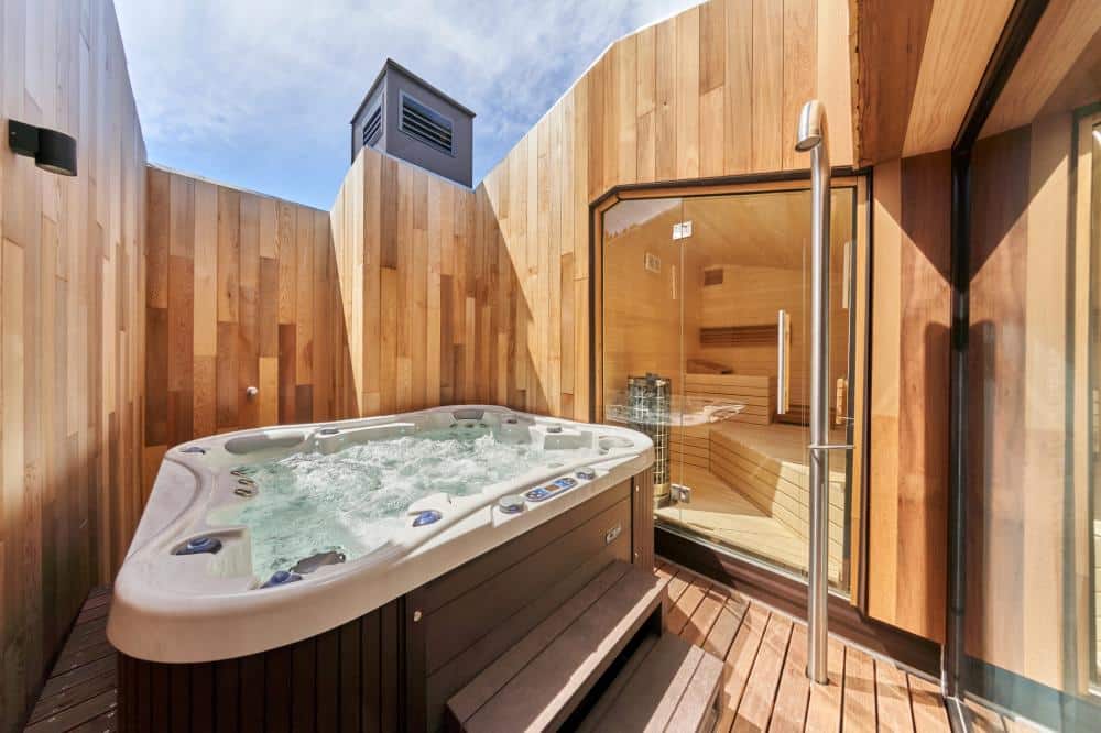 Apartmán se 2 ložnicemi, finskou saunou a vířivkou