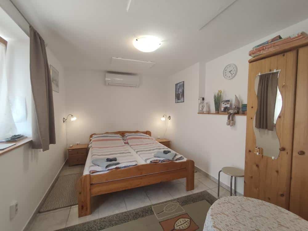 Franciaágyas apartman