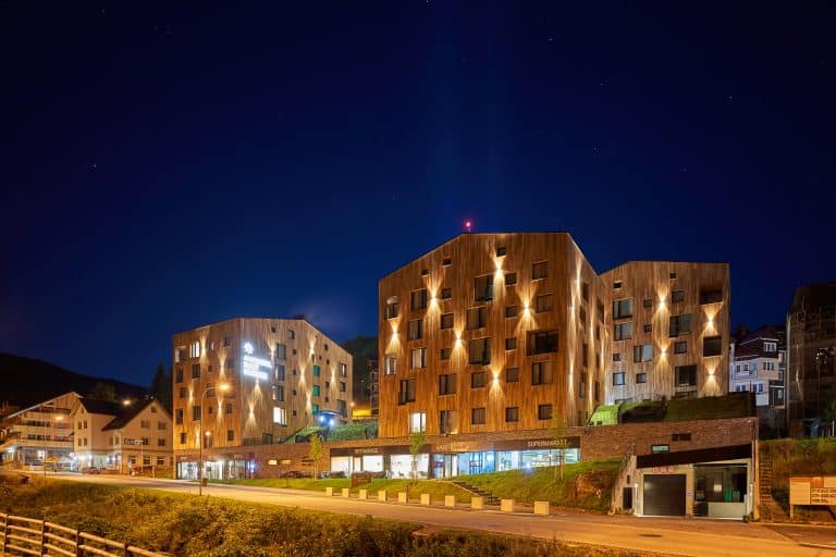 Aparthotel Svatý Vavřinec v noci