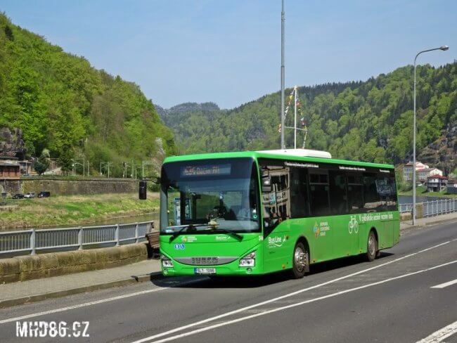 Janov brázdí tři turistické autobusové linky - do Hřenska, Soutěsek, pod Pravčickou a blízkého okolí