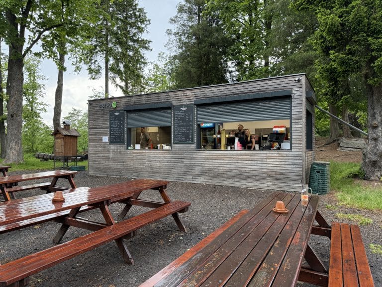 Venkovní bistro/kiosek Parkhotelu Smržovka