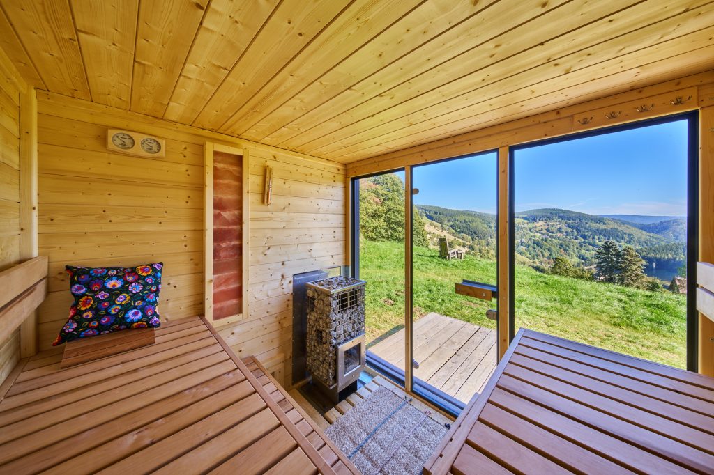 Sauna s výhledem do údolí - pohled přes den
