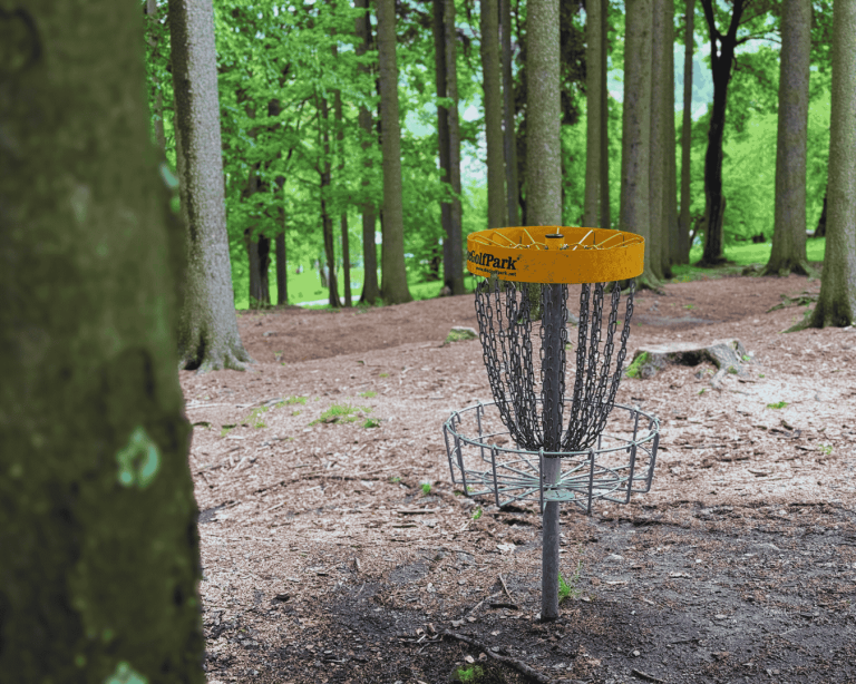 Diskgolfové hřiště v areálu Parkhotelu