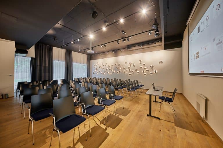 sál Sněžka, Svatý Vavřinec