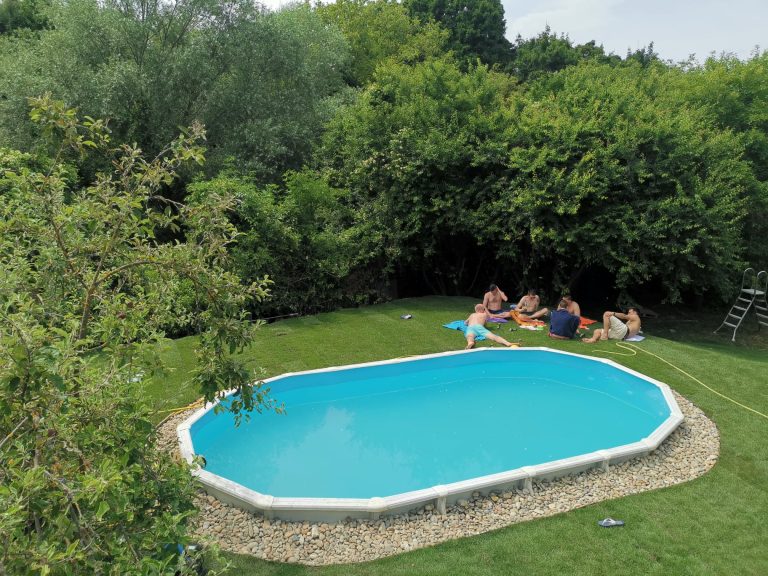 Szabadtéri medence, jacuzzi és szauna