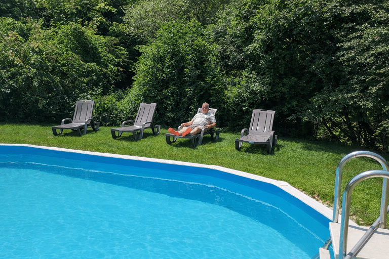 Szabadtéri medence, jacuzzi és szauna