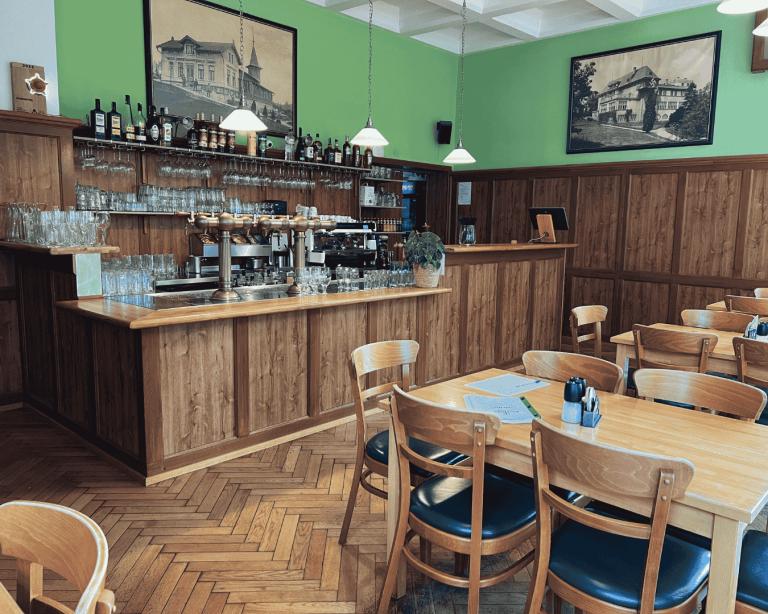 Restaurace Parkhotel Smržovka s pivnicí a barem