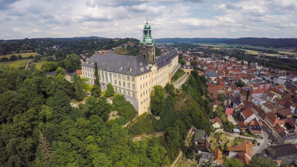 Blick auf Rudolstadt mit der Heidecksburg im Vordergrund
