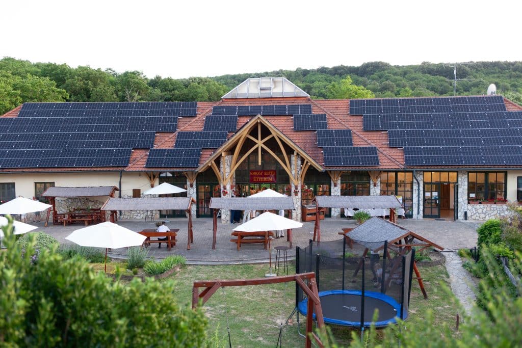Főépület - energiatudatos vendéglátás
