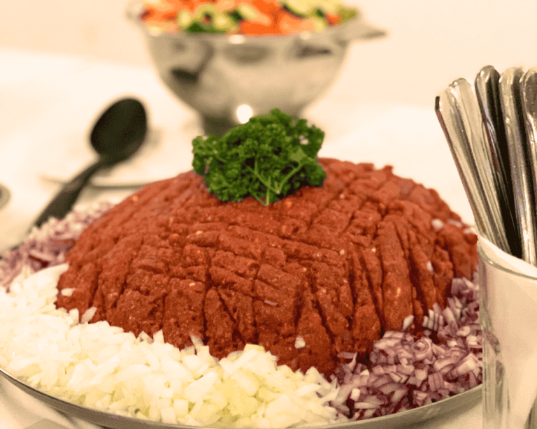 Tatarák na firemním rautu v Parkhotelu Smržovka