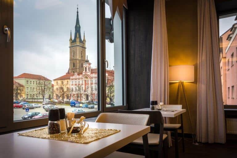Restaurace s výhledem na náměstí