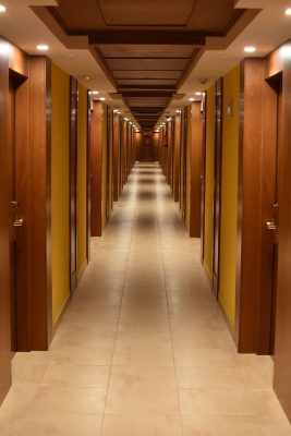 hallway-1629556_1280.jpg