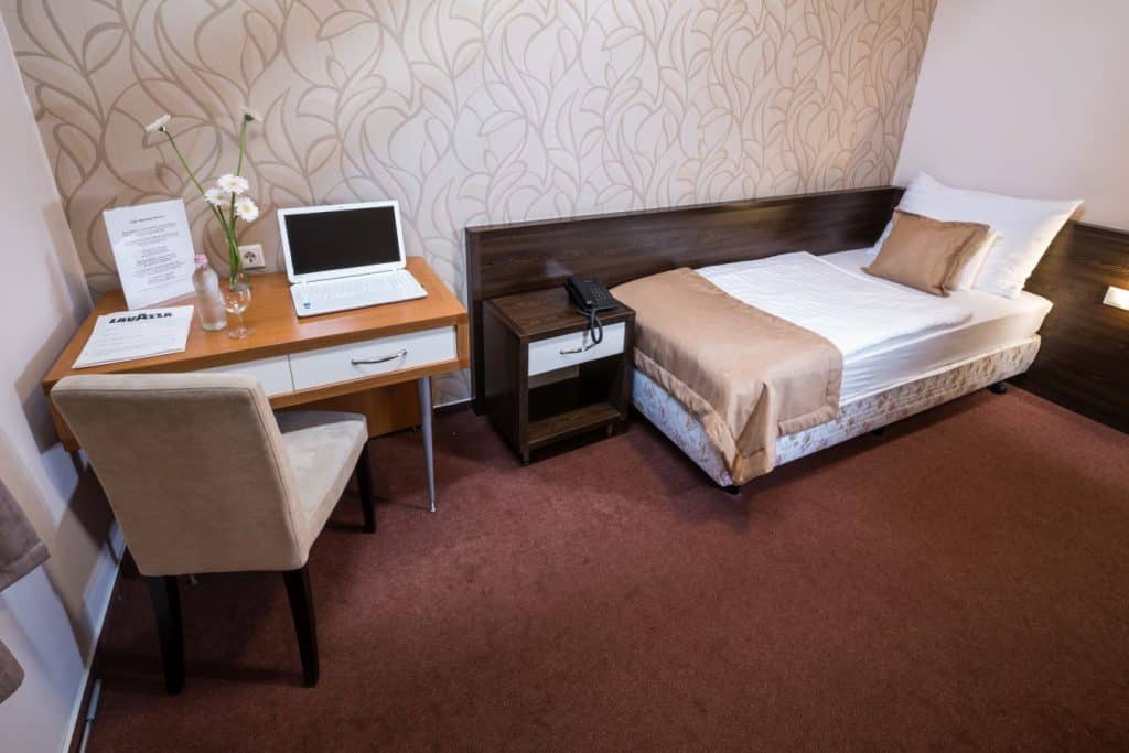 hotel_sopianae-egyagyas_szoba-02