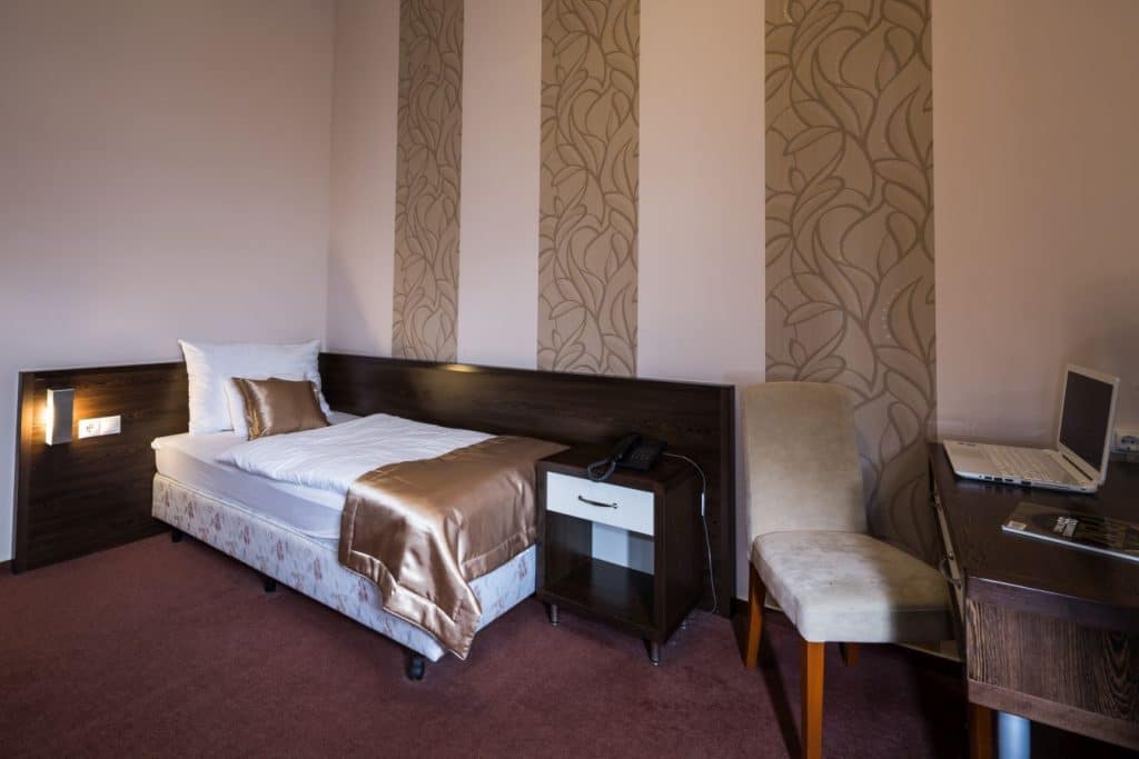 hotel_sopianae-egyagyas_szoba-11