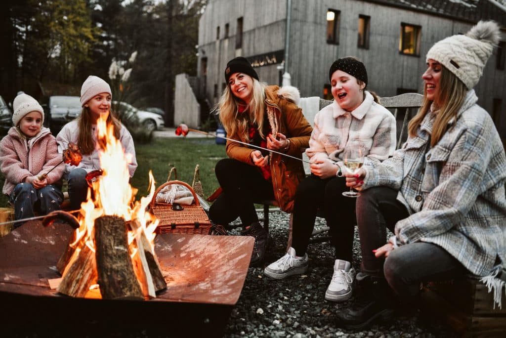 bográcsozás és szalonnasütés a reBORONA Vendégház kertjében – Őrség szállás Őriszentpéteren
