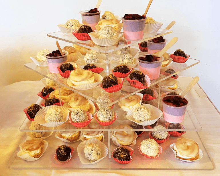 Sladké zákusky na svatební hostinu