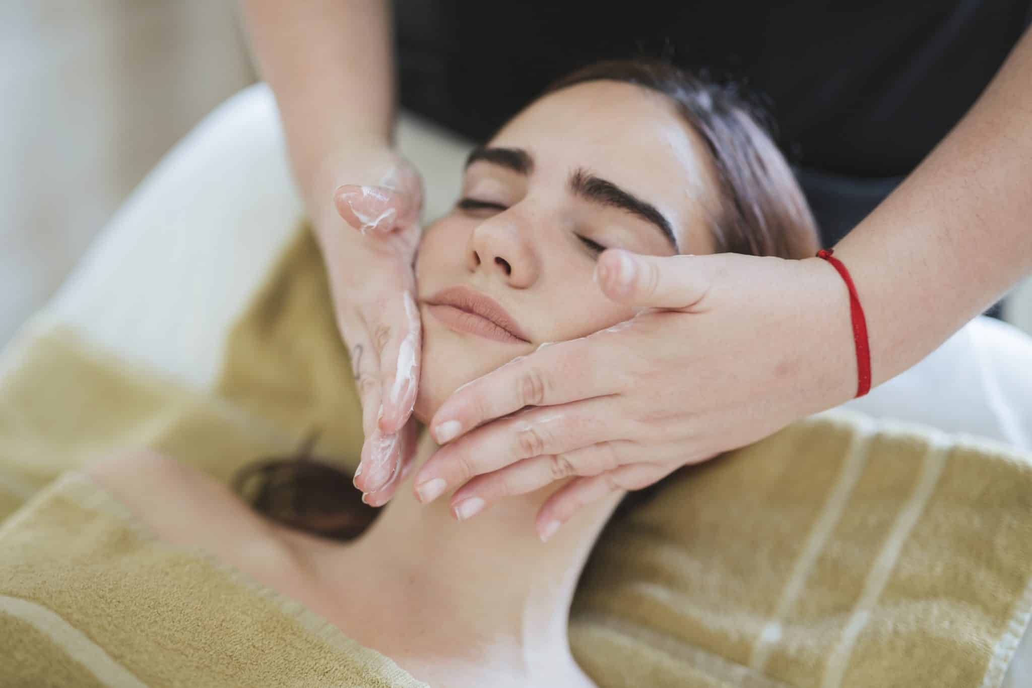 Hautpflege Gesichtsbehandlung